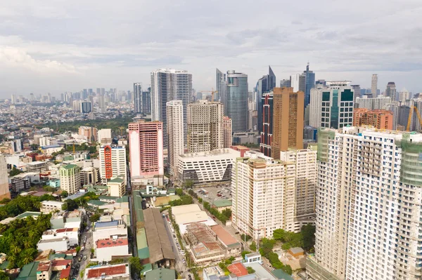 Manila.The Manila, Filipinler başkenti şehir Panorama. Sabahları modern metropol, en iyi manzara. Büyük bir şehirde gökdelenler ve iş merkezleri.