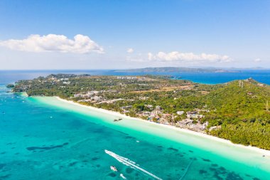 Boracay adasında beyaz plaj, Filipinler, üst görünümü.