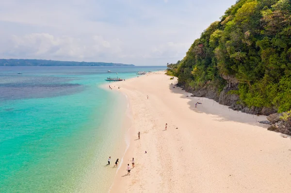 Puka Shell Beach, Boracay Adası, Filipinler, havadan görünüm.
