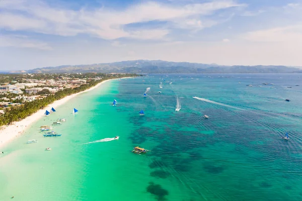 Island Boracay, Philippines, view from above. Buildings and hotels on the big island. — Stock Photo, Image