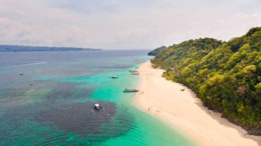 Puka Shell Beach, Boracay Adası, Filipinler, havadan görünüm.
