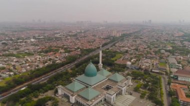 Surabaya Endonezya 'daki Al Akbar Camii.