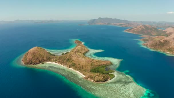 Kumlu plajlı tropik ada, Filipinler, Palawan — Stok video