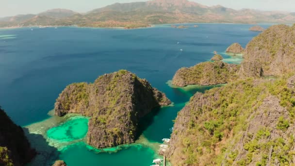 Capa marinha com lagoas e água azul-turquesa — Vídeo de Stock