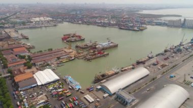 Surabaya, Java, Endonezya 'daki kargo ve yolcu limanı