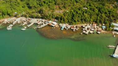 Balabac Adası, Palawan, Filipinler 'deki şehir ve liman.