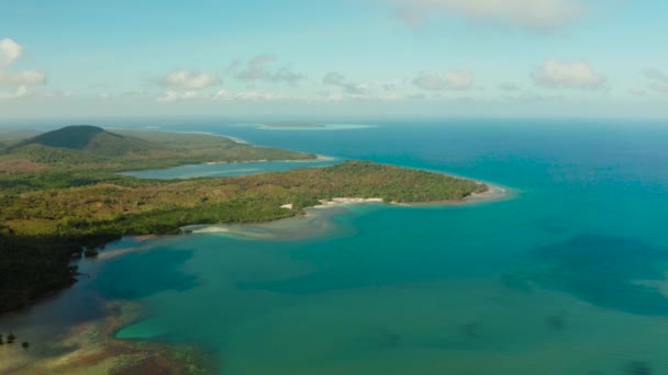 Kustlinjen på den tropiska ön. Balabac ön, Palawan — Stockvideo