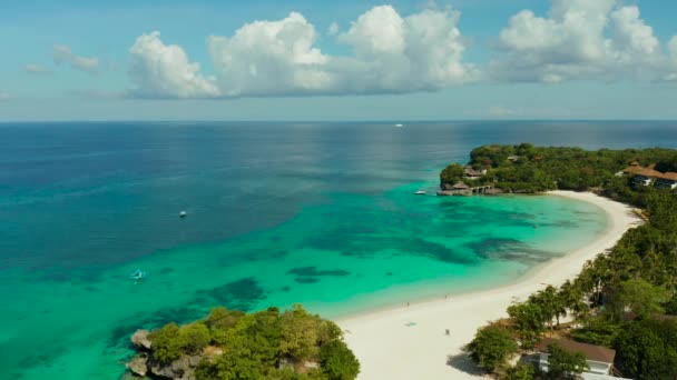 Hermosa playa de Punta Bunga en la isla de Boracay, Filipinas . — Vídeos de Stock
