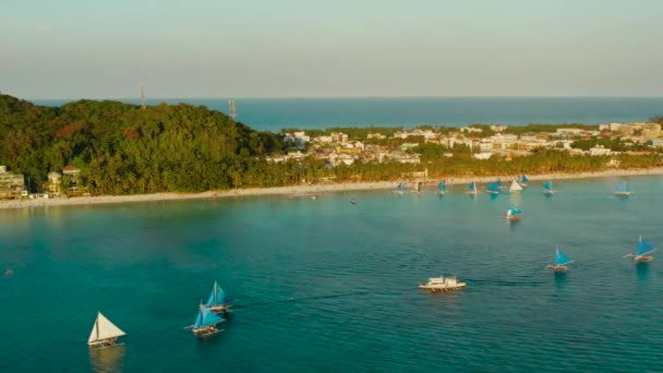 Blue sailboats on the island of Boracay in the evening. — Stock Video