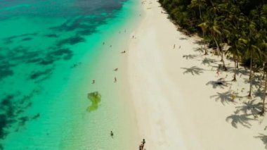 Puka Shell Beach, Boracay Adası, Filipinler, havadan görünüm.