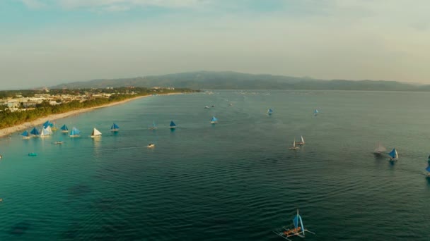 Blue sailboats on the island of Boracay in the evening. — Stock Video