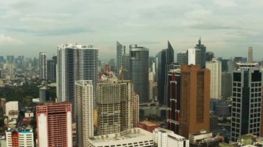 Manila.The Manila, Filipinler başkenti şehir Panorama. Sabahları modern metropol, en iyi manzara. Büyük bir şehirde gökdelenler ve iş merkezleri.