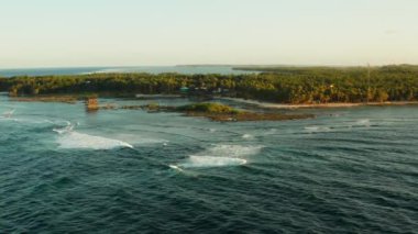 Siargao adasındaki Sörf Noktası 'na Cloud 9 deniyor..