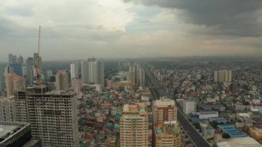 Manila.The Manila, Filipinler başkenti şehir Panorama. Sabahları modern metropol, en iyi manzara. Büyük bir şehirde gökdelenler ve iş merkezleri.