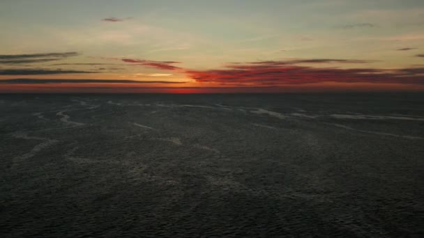 Solnedgång över havet. — Stockvideo