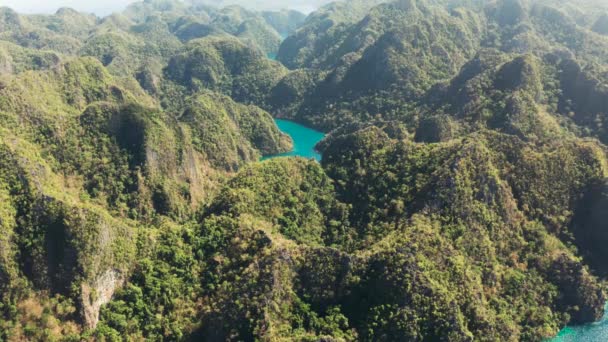 Letecký výhled tropické laguny, moře, pláž. Tropický ostrov. Busuanga, Palawan, Filipíny. — Stock video