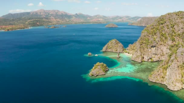 Islas tropicales con lagunas de color turquesa. Naturaleza filipina . — Vídeo de stock