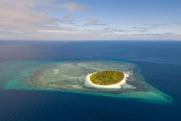 Isla Mantigue, Filipinas . — Foto de Stock