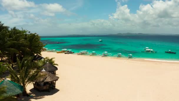 Seascape with a beautiful island. Daco island, Philippines. Tropical island with a white sandy beach for tourists. — Stock Video