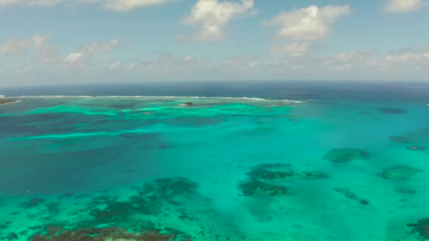 Mar azul e ilha tropical, paisagem marinha, Filipinas . — Vídeo de Stock