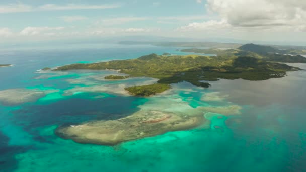 Bucas Grande Adası, Filipinler. Mercan adaları ve adalar ile güzel lagünler, yukarıdan görünümü. — Stok video