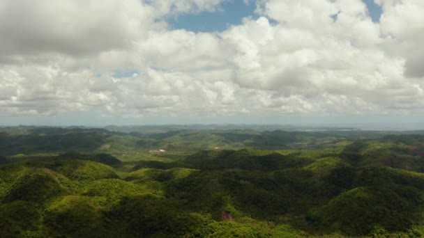 Colline con foresta pluviale, vista aerea. Paesaggio tropicale con la giungla. Clima tropicale, natura delle Filippine . — Video Stock