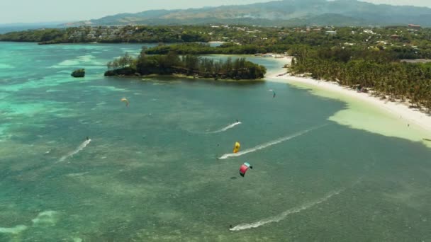 Kitesurfers on Bulabog beach, Boracay Island, Fülöp-szigetek