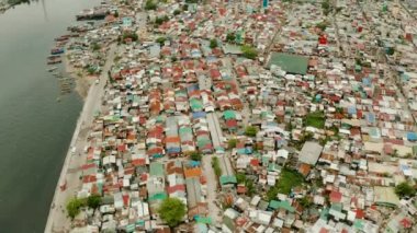 Manila 'nın gecekondu ve yoksul semtleri.