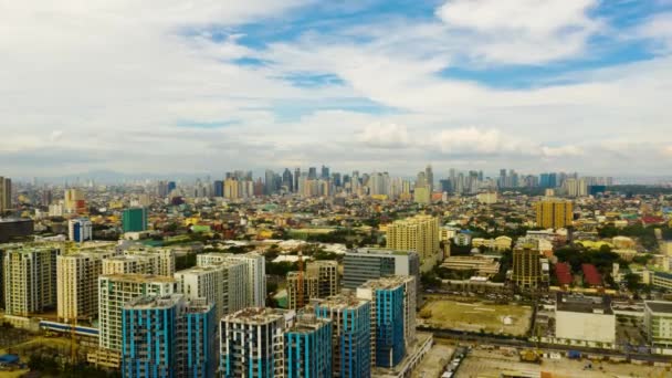 Manilla stadsgezicht met blauwe lucht en wolken tijd verval. — Stockvideo