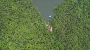 Dağlarda göl, Bulusan. Filipinler, Luzon