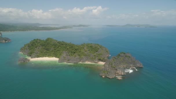 Seascape of Caramoan Islands, Camarines Sur, Philippines. Tropical island with white beach, aerial view — Stock Video