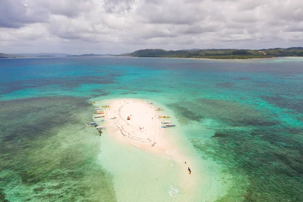 Naked Island, Siargao. The white sandy island is surrounded by a coral reef, a top view. — Stock Photo, Image