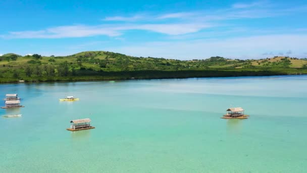 Манлаві Сандбар плаває котеджі на островах Карамоа.. — стокове відео