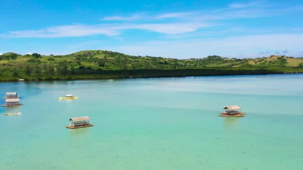 Manlawi Sandbar floating cottages in Caramoan Islands. — Stock Footage Manlawi Sandbar floating cottages in Caramoan Islands. Royalty Free Stock Video