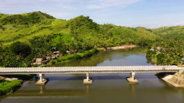 Filipinler 'deki Samar adasında yol köprüsü.
