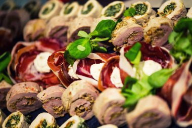 Et ve pastırma ile meze rulo