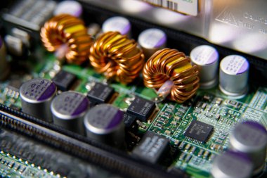 Bilgisayar anakart kadar yakın