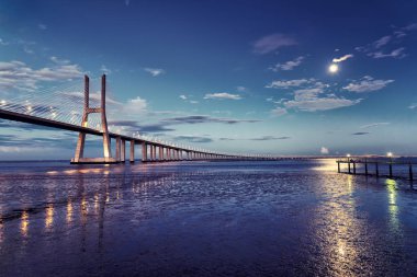 Lizbon, Portekiz 'deki Vasco da Gama Köprüsü