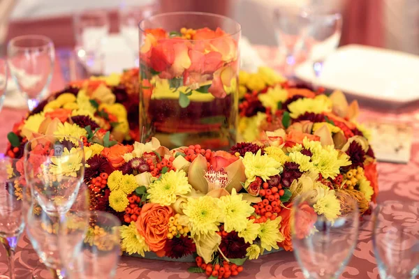 Disposizione Bouquet Fiori Decorazioni — Foto Stock