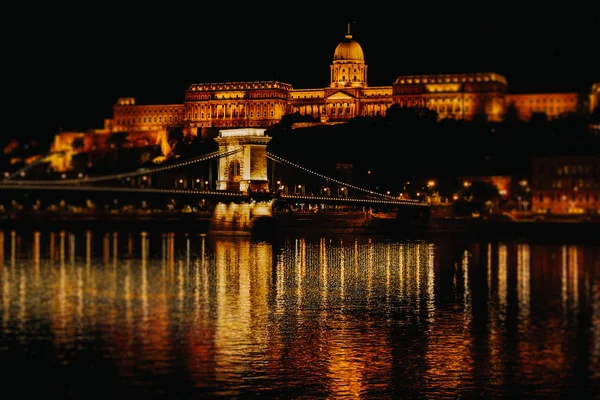 Ночной Вид Будапешт Известный Туристический Центр Дунаем Парламент Мосты — стоковое фото