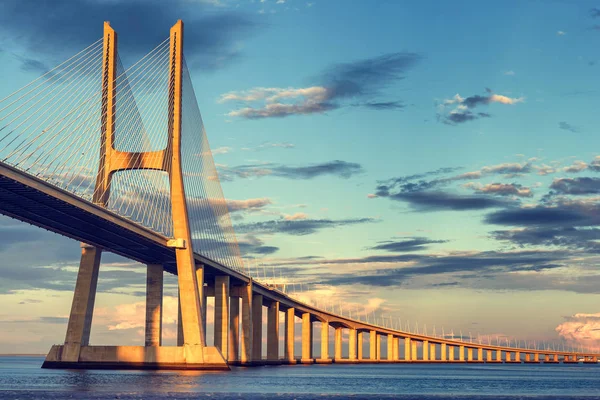 Lizbon, Portekiz 'deki Vasco da Gama Köprüsü