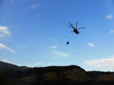 Kislovodsk, Rusya'nın Kislovodsk şehrindeki bir ring-mount'daki ormanda yangın