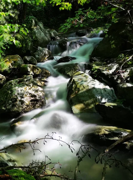 Seideneffekt Des Wassers Eines Wasserfalls Eines Landstromes — Stockfoto