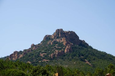 Denizin tüm Fransız sahil boyunca cannes ve saint-raphael arasında çalışan bir feribot gemide görüldü corniche de l'esterel