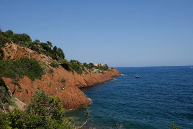Denizin tüm Fransız sahil boyunca cannes ve saint-raphael arasında çalışan bir feribot gemide görüldü corniche de l'esterel