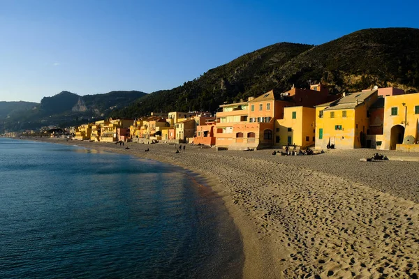 Ligurian kıyısında ve varigotti Savona, Liguria ilinde Akdeniz nokta renkleri