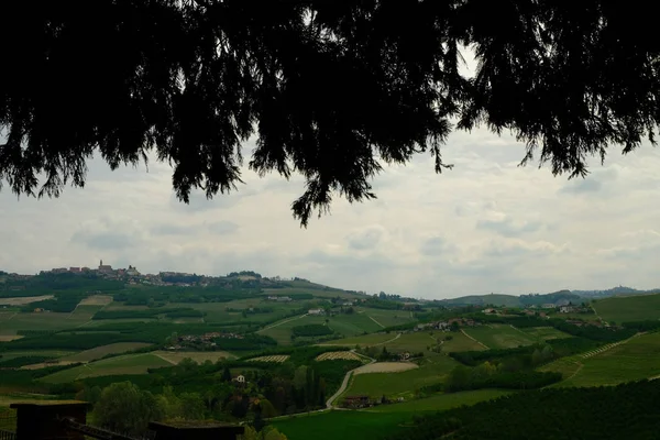 Nádherný výhled na Grinzane pahorky — Stock fotografie