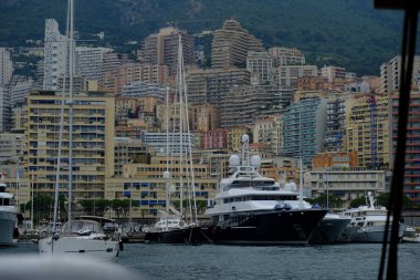 Montecarlo limanının Yatlar dolu