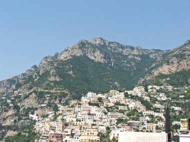 positano a napoli, la perla della costiera amalfitana