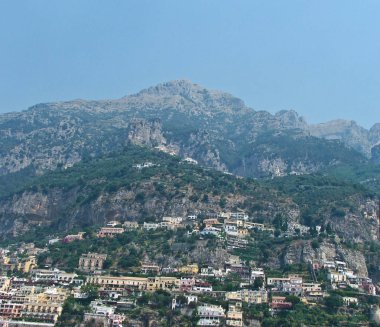 positano a napoli, la perla della costiera amalfitana